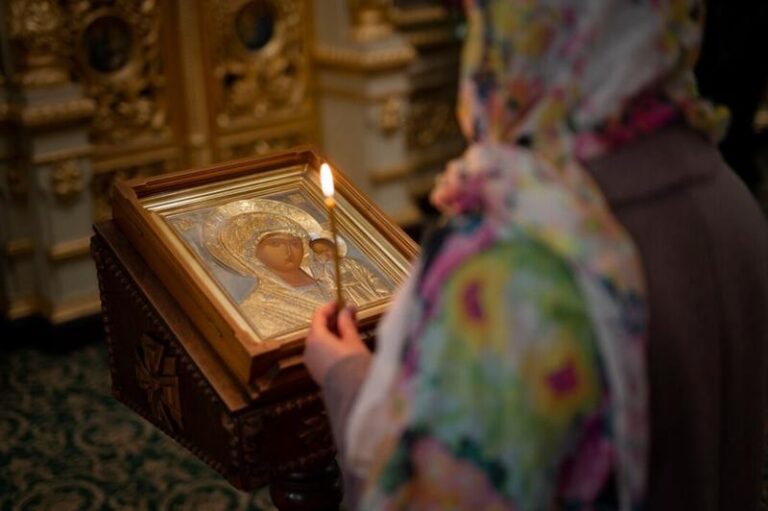 Creştinii ortodocşi de stil vechi prăznuiesc astăzi Tăierea Capului Sfântului Proroc Ioan Botezătorul
