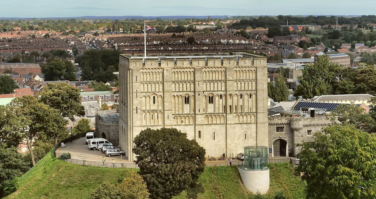 Unul dintre cele mai frumoase castele medievale din Europa s-a redeschis după 5 ani de renovări