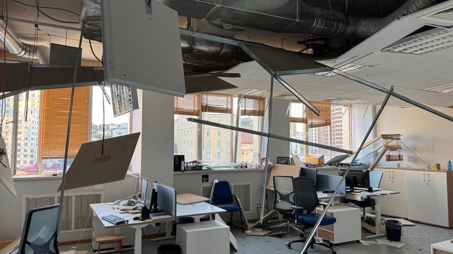 FOTO Sediul misiunii UE din Kiev, avariat în urma atacurilor cu rachete ruseşti: „Un semn clar că Rusia respinge pacea”