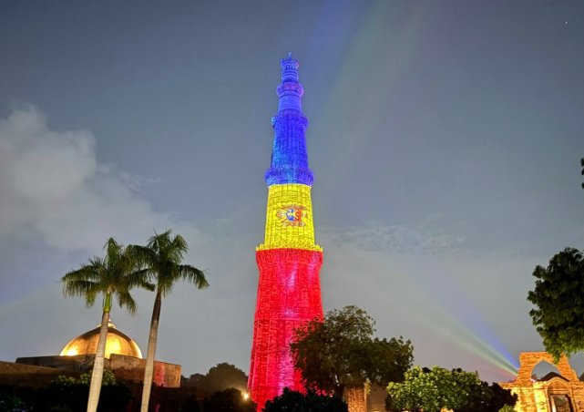 VIDEO Emblematicul Qutub Minar din New Delhi, iluminat în culorile drapelului Republicii Moldova