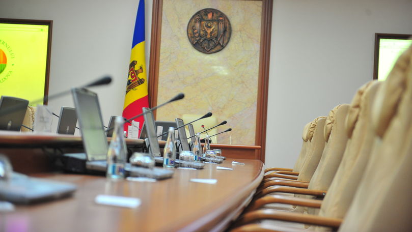 Șapte membri ai Guvernului și-au suspendat activitatea pe perioada campaniei electorale. Deciziile, semnate de Recean