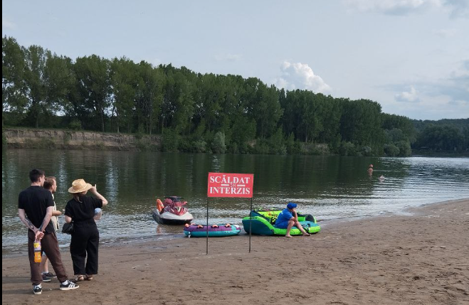AVERTISMENT: În lacurile Capitalei au fost depistați paraziți intestinali, bacterii coliforme și vibrioni
