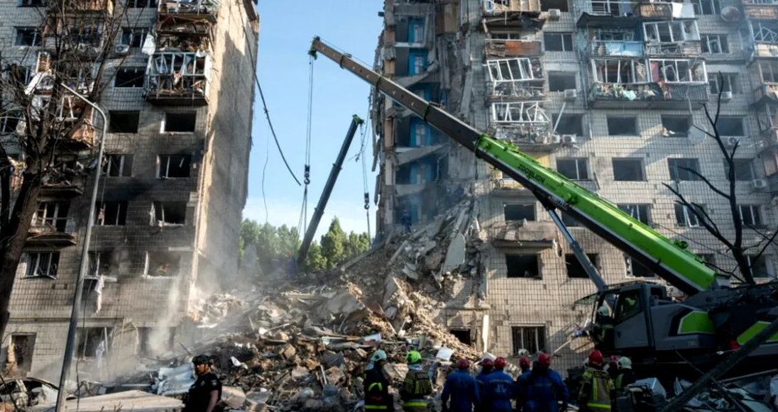 Rusia a bombardat din nou Kievul. Sunt morți, printre care și un copil. Zeci de clădiri au fost avariate