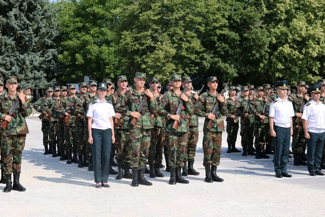 Au jurat credință Patriei. Soldații în termen din garnizoanele Chișinău și Cahul au depus Jurământul Militar 