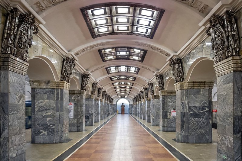 Nouă regulă în Sankt Petersburg: Fără acces în metrou dacă dispozitivele electronice sunt descărcate