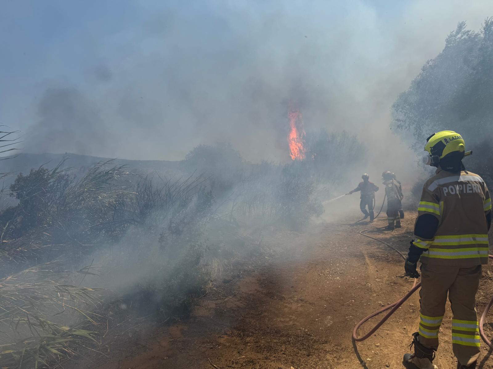 Pompierii moldoveni, în linia întâi în Grecia: Au intervenit la două incendii majore de vegetație