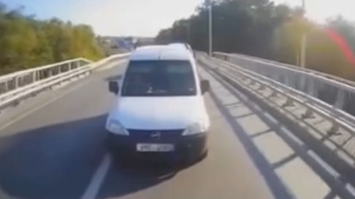 VIDEO Un șofer care a pus în pericol siguranța altor participanți la trafic pe traseul R-6, sancționat
