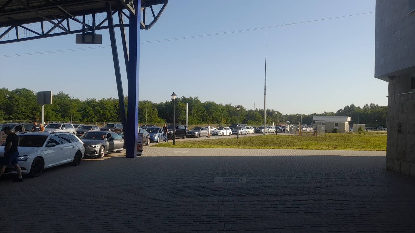 Trafic intens la Vama Leușeni și Sculeni. Zeci de vehicule stau la coadă pe sensul de ieșire din țară