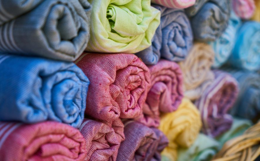 Textilele – ramură strategică. Producătorii se confruntă cu lipsa materiei prime și deficit de personal