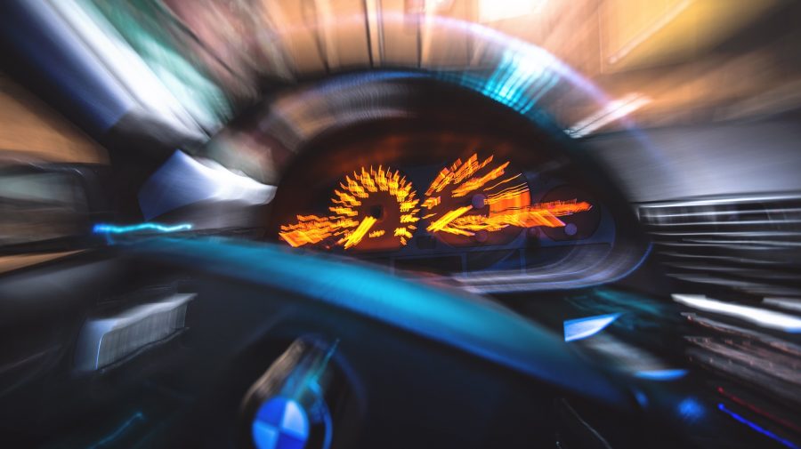 NO COMMENT! Șofer prins cu 320 km/h pe o autostradă din Germania. A fost amendat cu 900 de euro