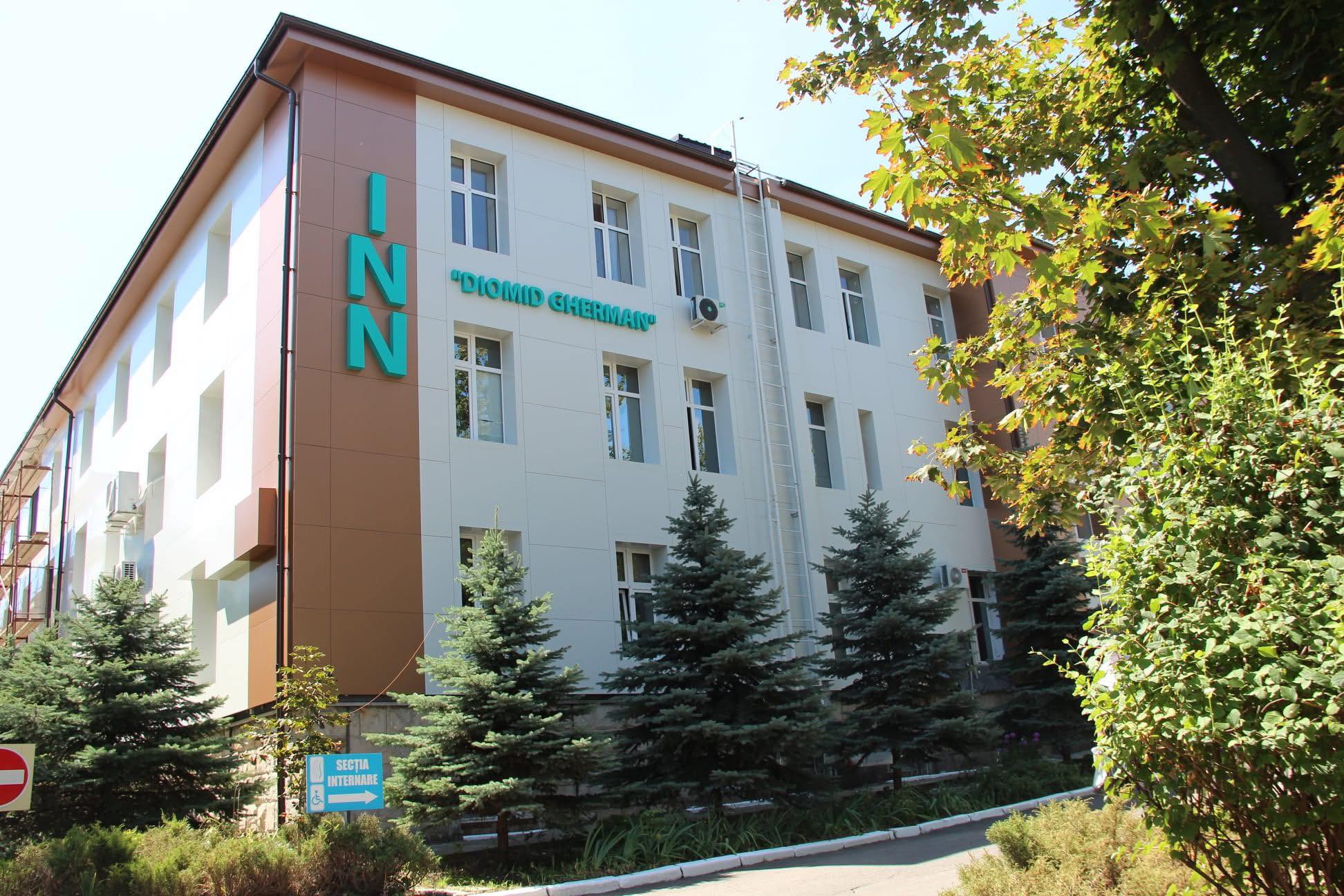 Operație rară pe creier la Chișinău: o pacientă cu patru anevrisme, salvată de echipa Institutului de Neurochirurgie