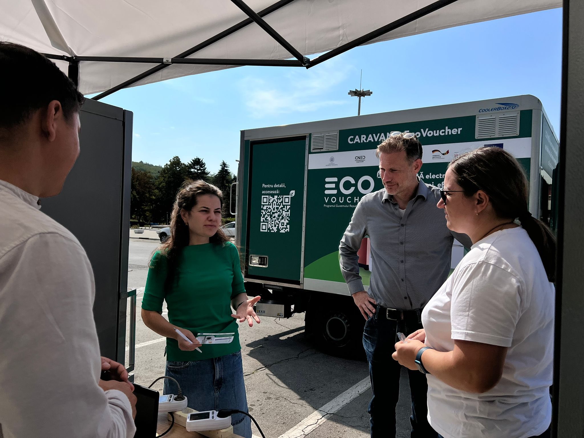 Caravana EcoVoucher a ajuns la Nisporeni. Cetățenii au aflat diferențele dintre electrocasnicele vechi și cele moderne