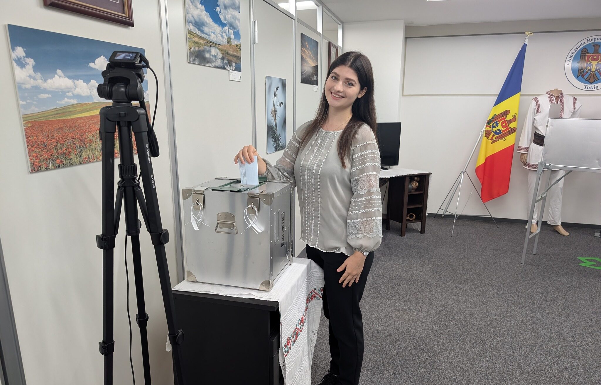Alegerile parlamentare au început în diaspora: prima votantă, o studentă din Japonia