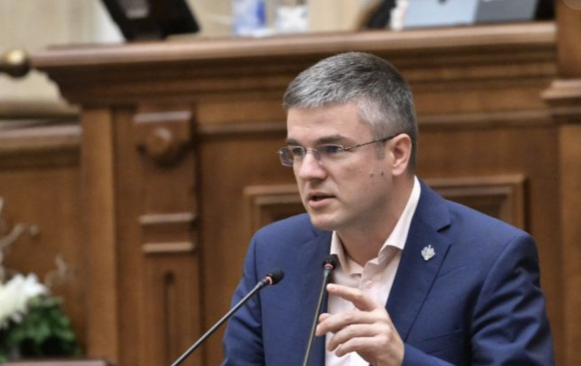 Senatorul USR Irineu Darău cere demisia deputatului AUR Valeriu Munteanu