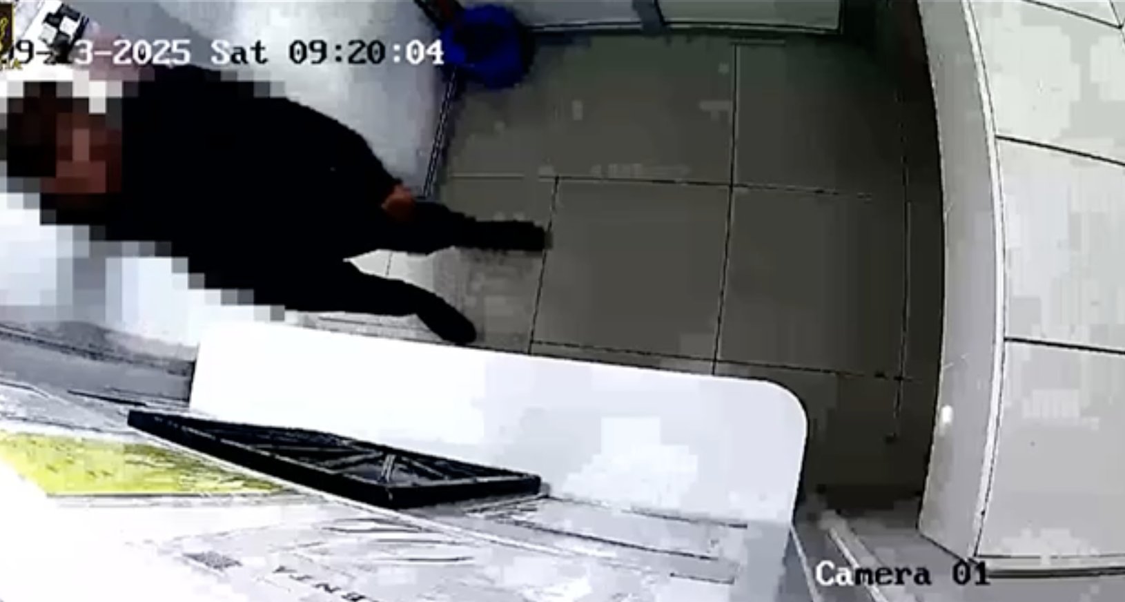 Medic și asistent de pe ambulanță, reținuți! Suspectați că au furat lanțul de aur al unei victime din accident