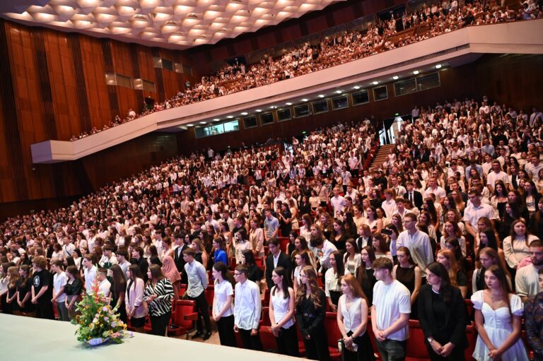 Peste 1200 de tineri au depus Jurământul studentului la deschiderea anului la USMF ”Nicolae Testemițanu”