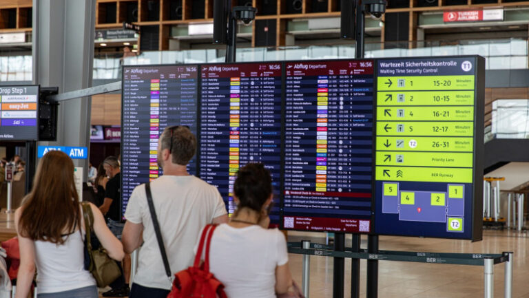 Zboruri perturbate în Berlin și Bruxelles după un atac informatic
