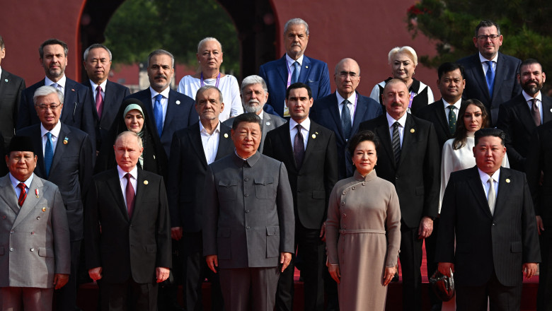 Năstase și Dăncilă, fotografiați la Beijing alături de Putin, Xi și Kim Jong Un. Reacția MAE de la București