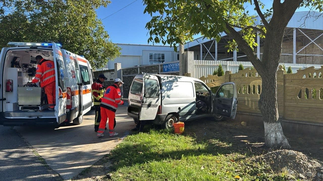 Tragedie la Ialoveni. Un mort și doi răniți, după ce unui șofer i s-a făcut rău la volan