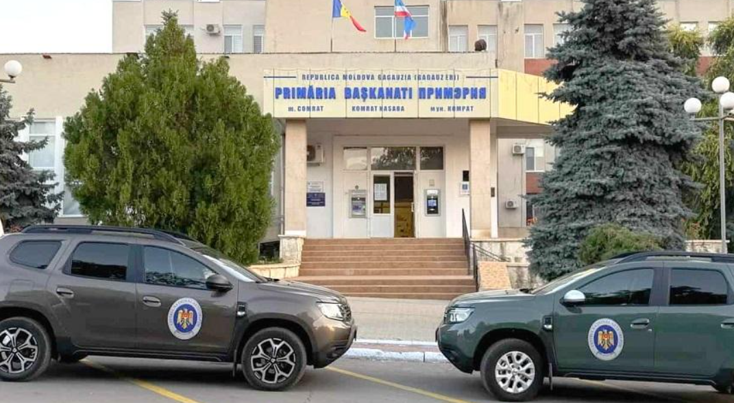 Percheziții la doi viceprimari din Comrat, bănuiți de abuz de serviciu. Unul dintre ei, reținut