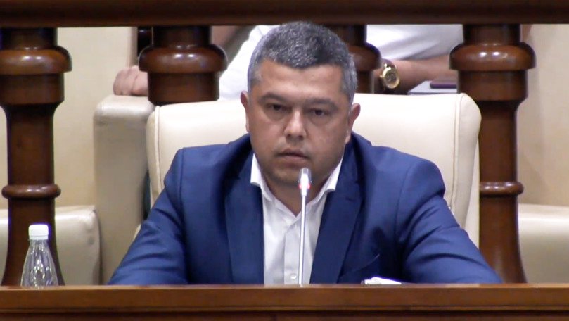 15 persoane, reținute pentru corupere electorală și spălare de bani. Ar fi fost încătușat și ex-deputatul Viorel Melnic
