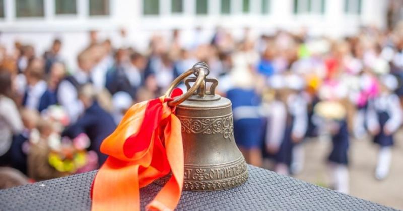 Adio vacanță, bun venit școală! Astăzi, în instituțiile de învățământ din țară răsună primul sunet de clopoţel