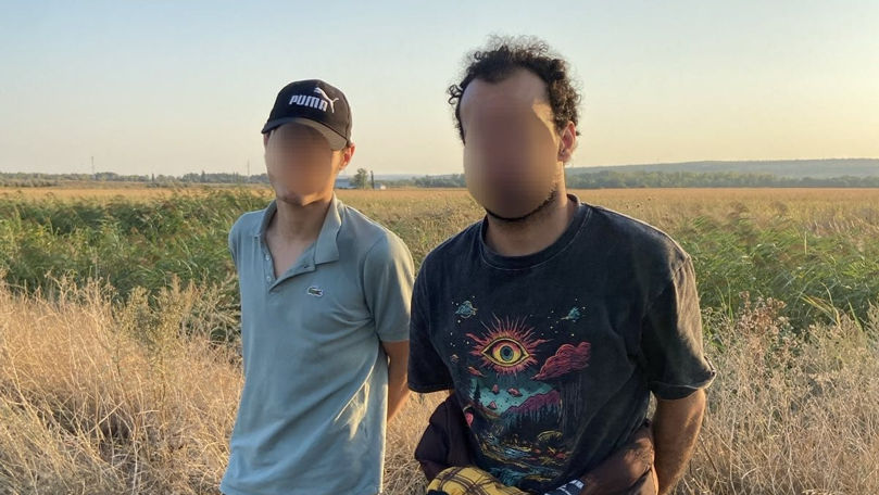 Surprinși de drona mobilă în lanul de porumb: Doi egipteni, reținuți în timp ce încercau să treacă ilegal granița