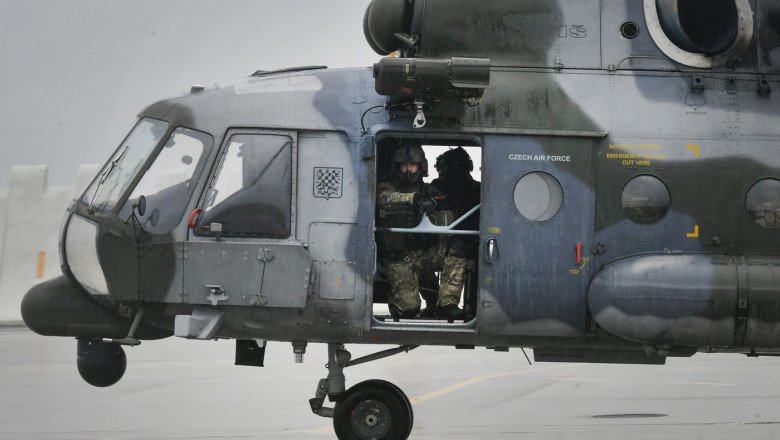 NATO își întărește flancul estic: Cehia trimite elicoptere militare în Polonia
