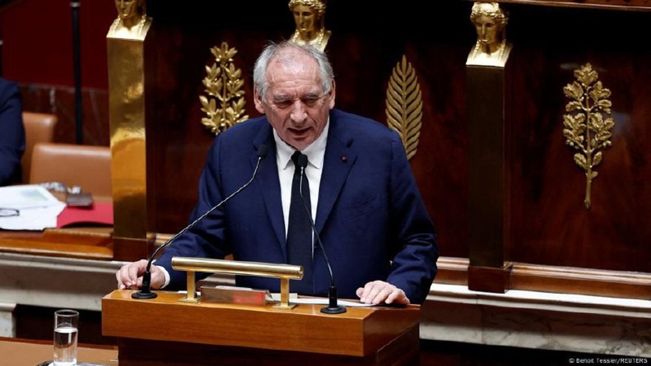 Guvernul francez condus de Francois Bayrou a pierdut votul de încredere. Reacția lui Macron