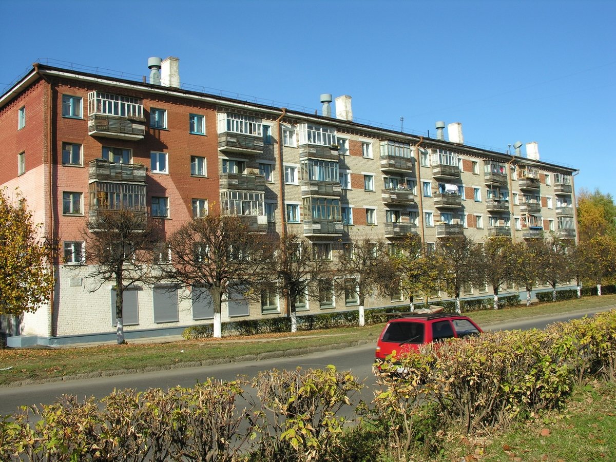 Rușii au început să cumpere în masă camere în apartamente comune. Un regres vizibil în calitatea vieții