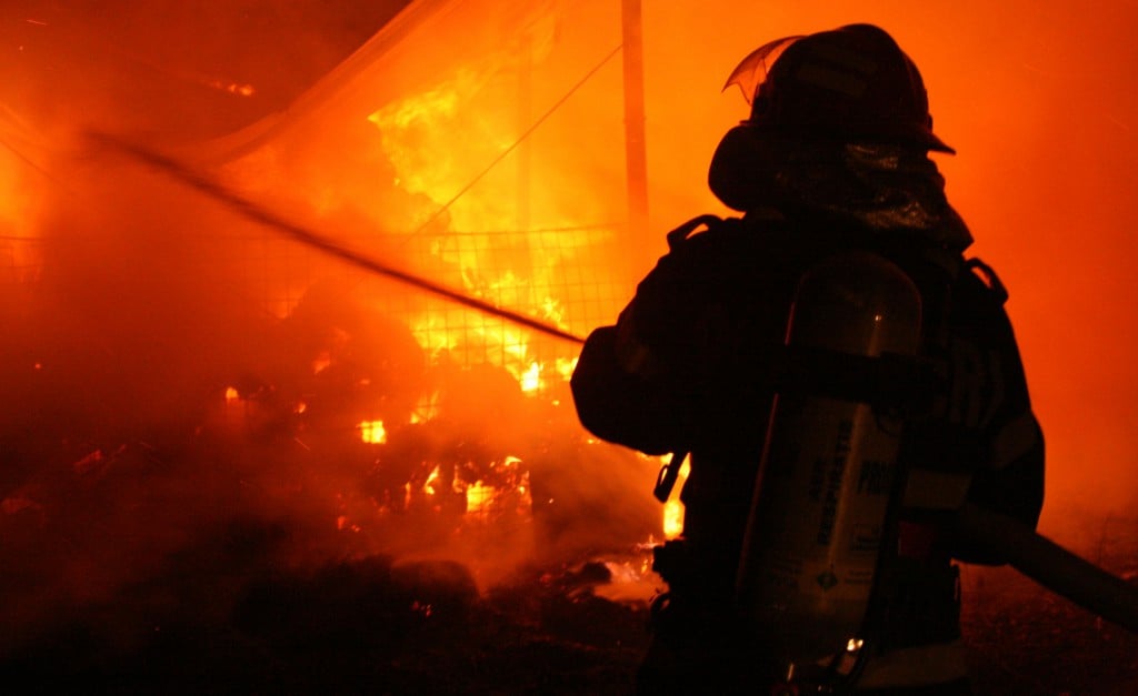 Incendiu puternic la o fabrică din Orhei. Un bărbat a murit