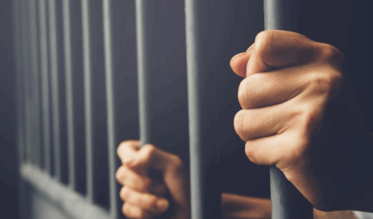 Crimă șocantă la Telenești. Un tânăr de 27 de ani a fost condamnat la 20 de ani de pușcărie