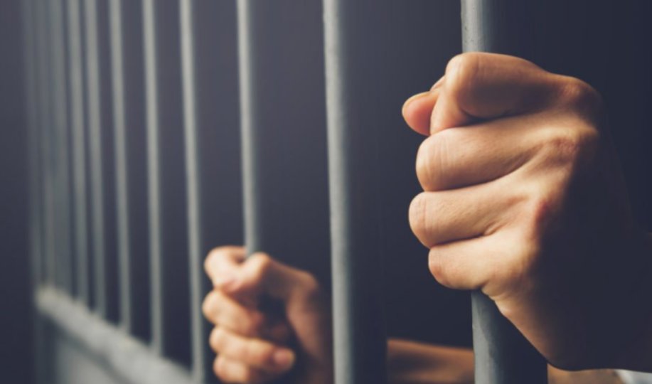 Un bărbat din raionul Drochia, care și-a omorât mama vitregă, condamnat la închisoare