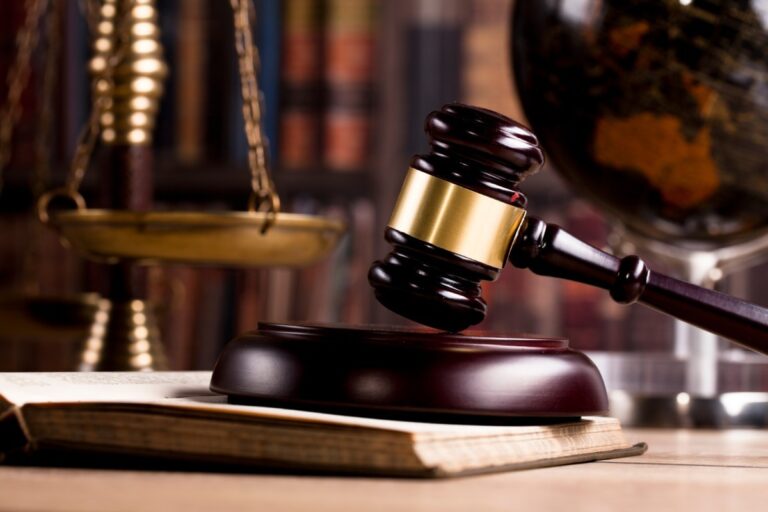 A însușit ilegal circa 2,5 milioane lei. Ex-judecător, trimis în judecată pentru escrocherie și fals în declarații