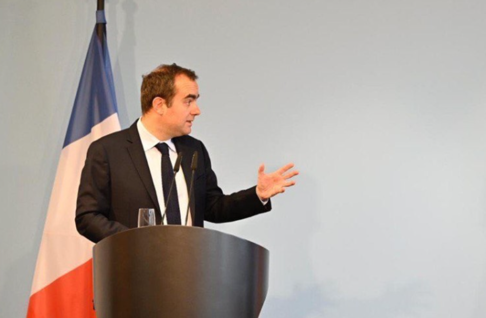Sébastien Lecornu a fost numit în funcţia de prim-ministru al Franţei