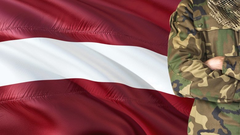 Letonia ia în considerare introducerea serviciului militar obligatoriu pentru femei începând cu 2028
