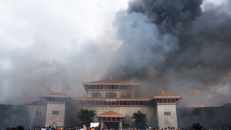 Prim-ministrul Nepalului a demisionat în urma protestelor violente care au provocat 19 morţi și zeci de răniți