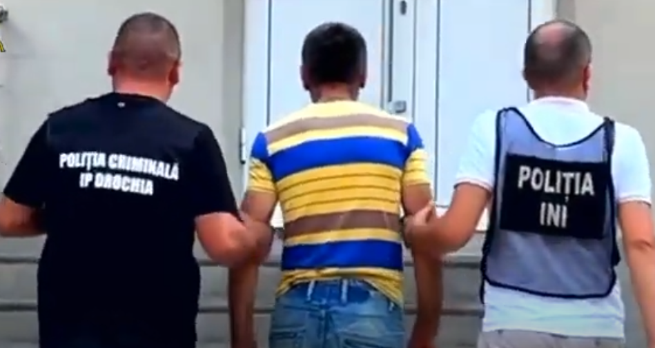 VIDEO Percheziții la Drochia și Soroca. Un adolescent a fost reținut. Ce au ridicat oamenii legii