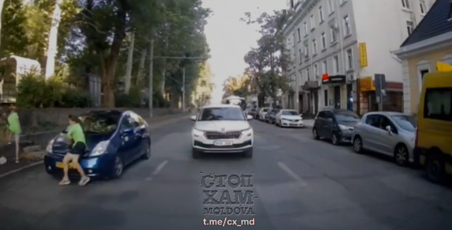 Accident în Chișinău: O copilă de 13 ani, lovită de o mașină în centrul Capitalei