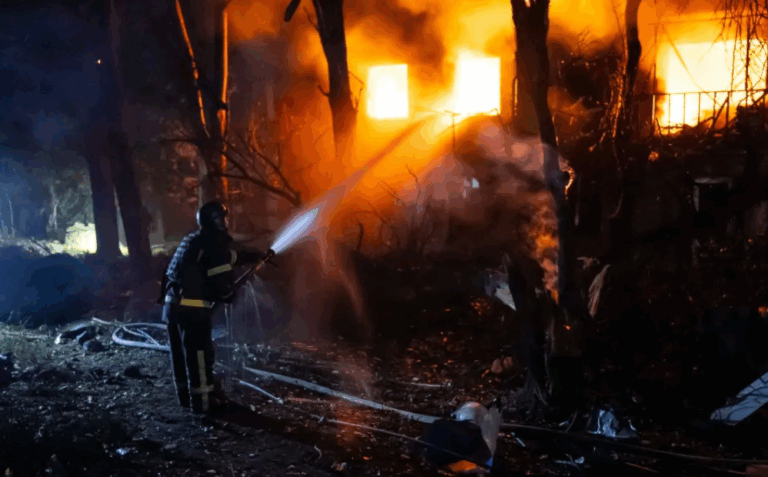 Un nou atac cu drone în Ucraina: Au izbucnit incendii. Sunt victime