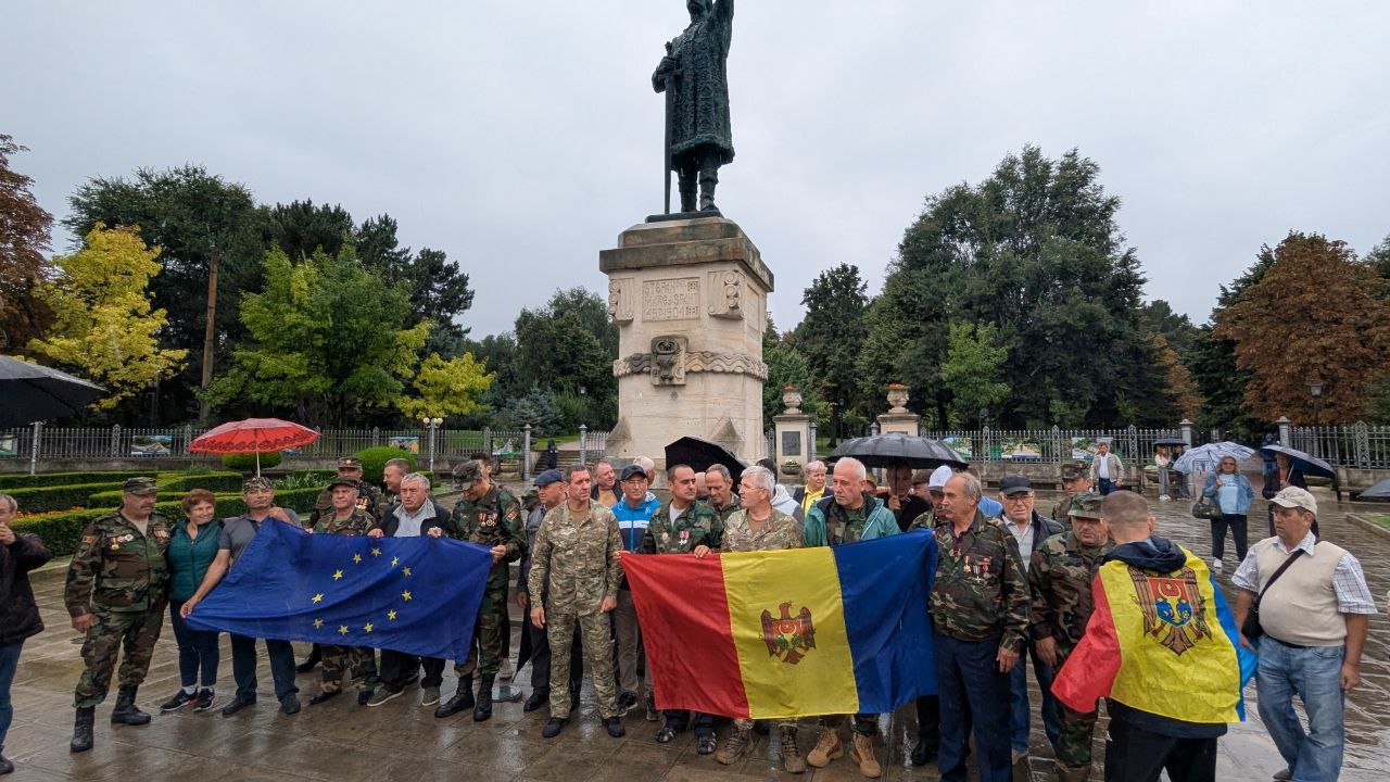 Veterani ai războiului de la Nistru au protestat față de declarațiile lui Tkaciuk privind federalizarea Moldovei