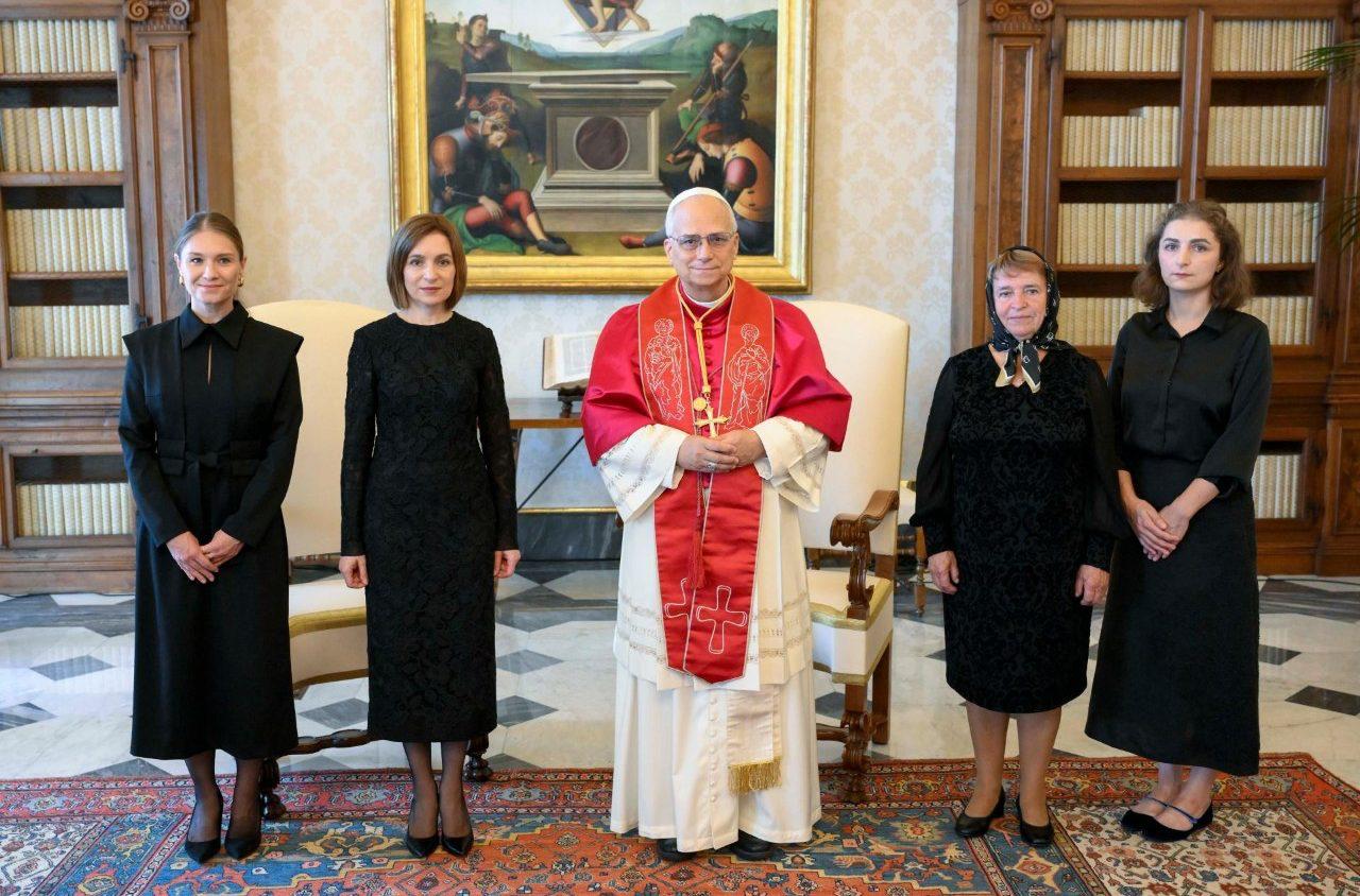 FOTO Maia Sandu, alături de mama, sora și un consilier, în audiență la Papa Leon al XIV-lea