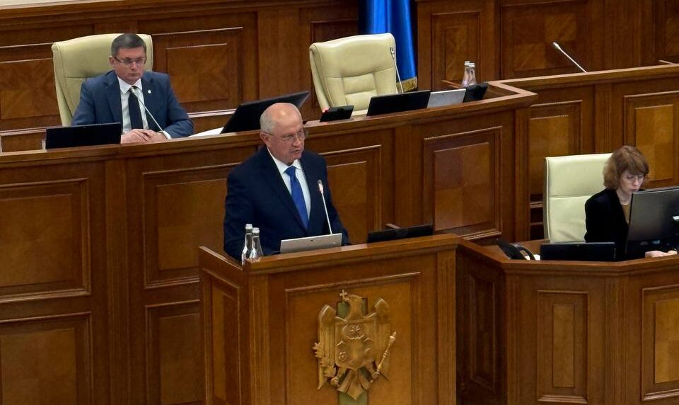 Premierul desemnat, Alexandru Munteanu, a prezentat programul de guvernare „UE, pace, dezvoltare” în Parlament