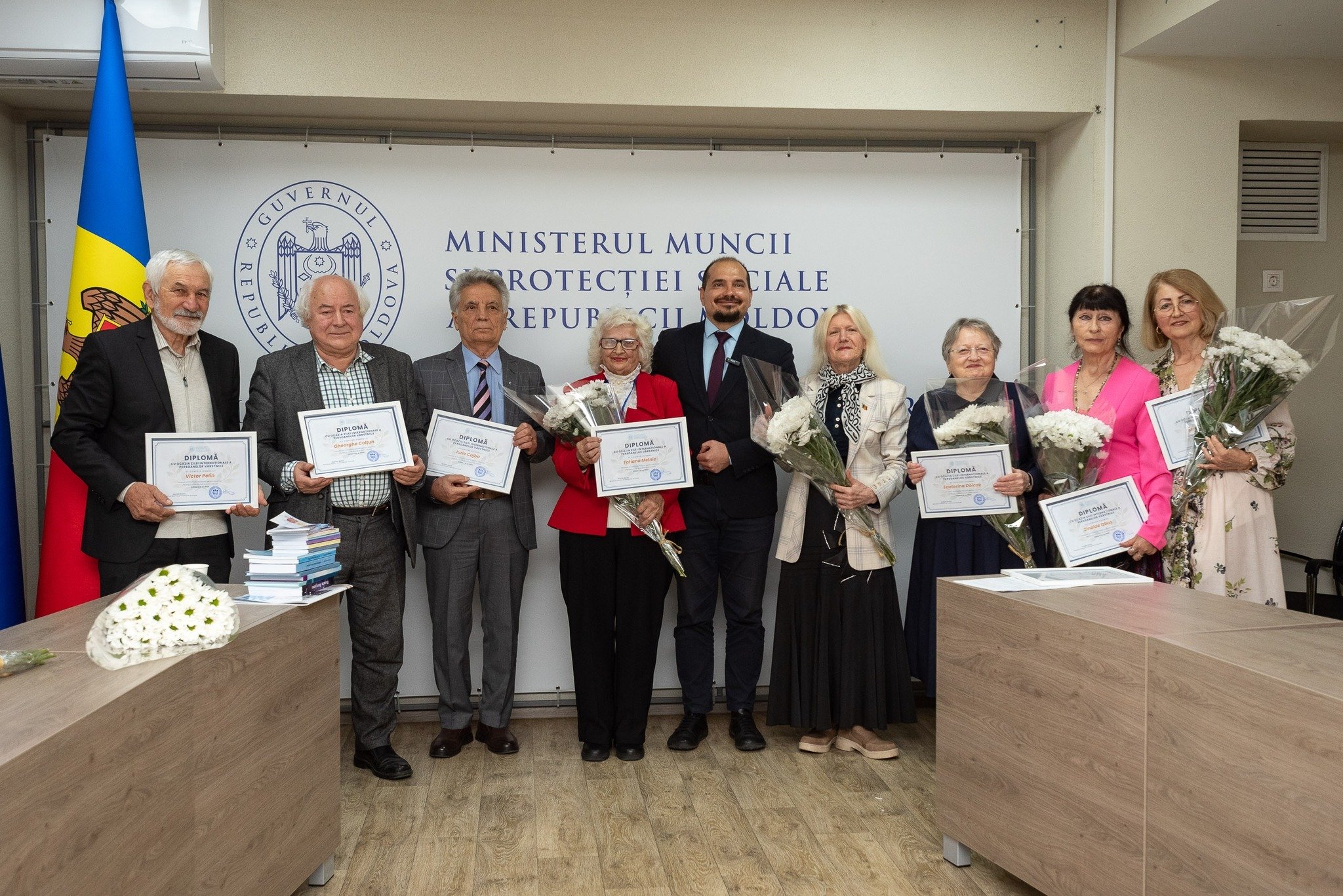 Opt seniori activi, premiați de Ministerul Muncii de Ziua Internațională a Persoanelor Vârstnice