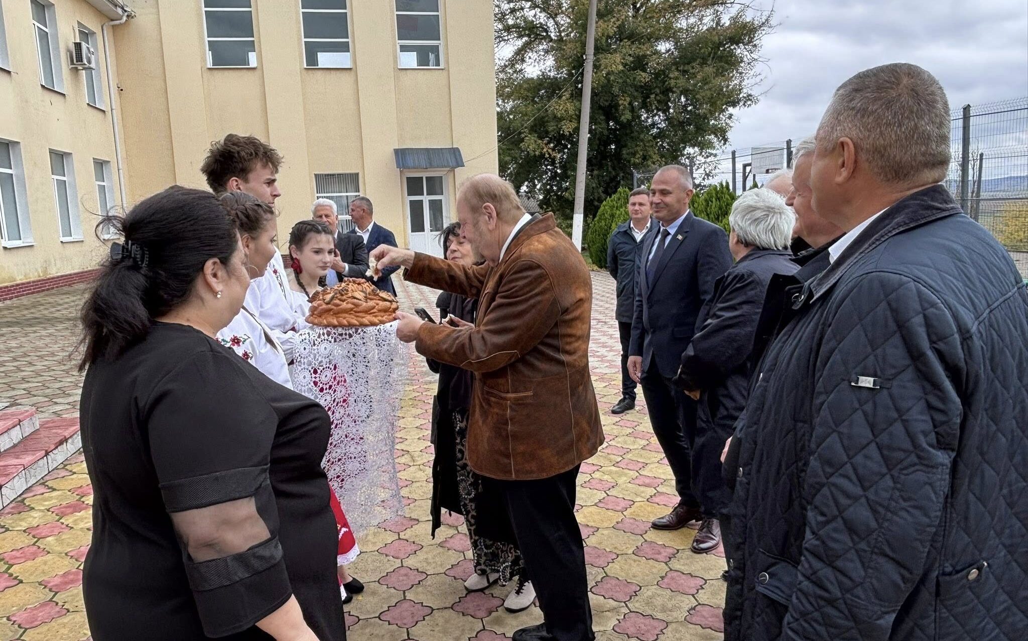 Laureatul Nobel James Rothman, cu origini basarabene, a vizitat Teleneștiul — locul strămoșilor săi