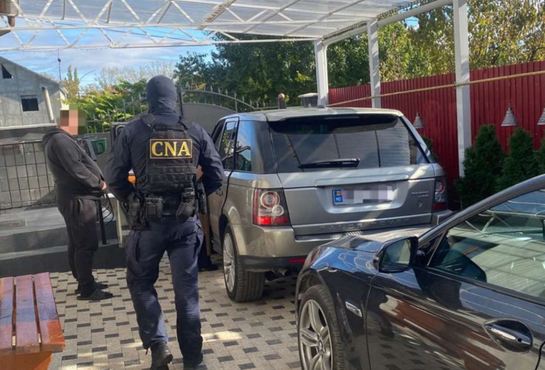 Un fost angajat al ASP, reținut în dosarul de corupție sistemică la eliberarea permiselor de conducere