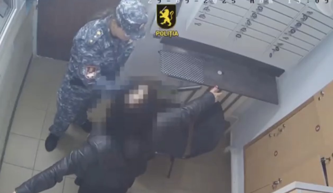 O avocată, reținută pentru trafic de droguri. Le transmiterea clientului său în penitenciar