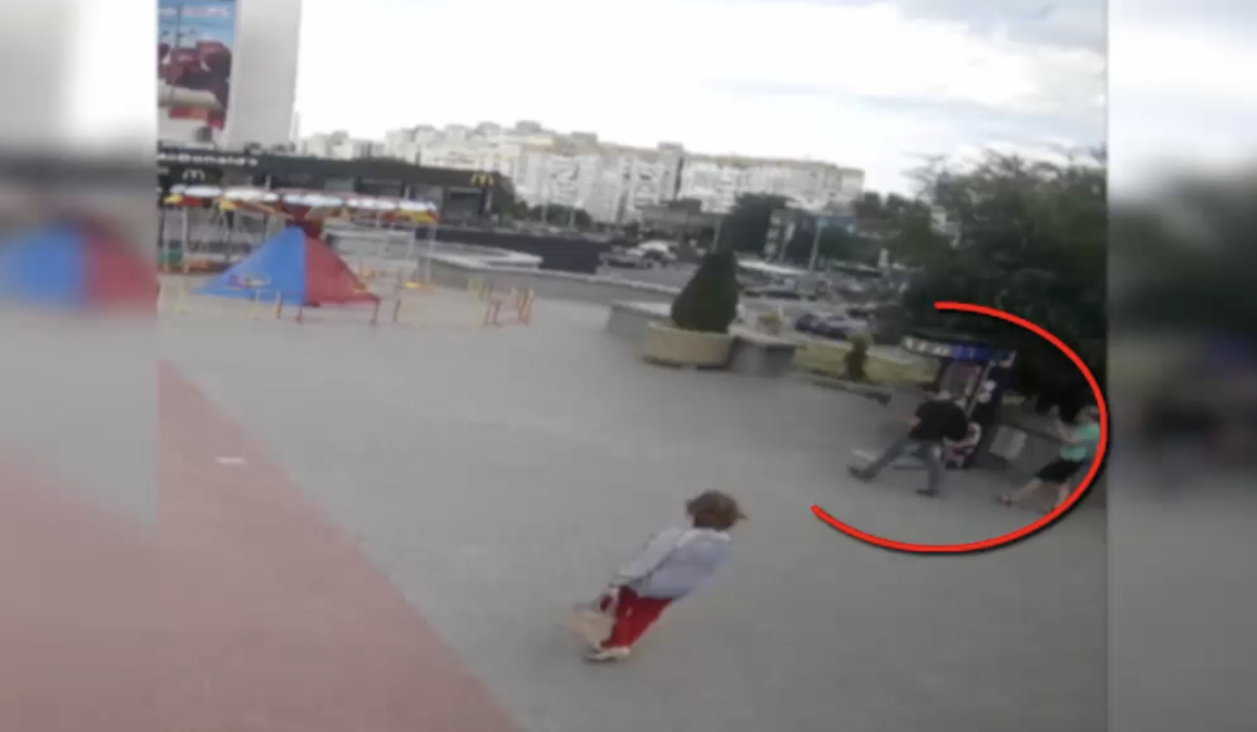 VIDEO Trei persoane, arestate pentru escrocherii online de peste 4 milioane de lei