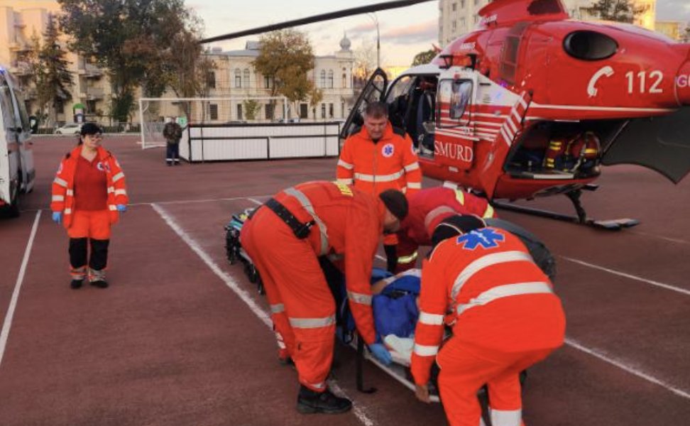 Un bărbat din Moldova, victima unui accident rutier, transportat din Iași la Chișinău cu un elicopter SMURD