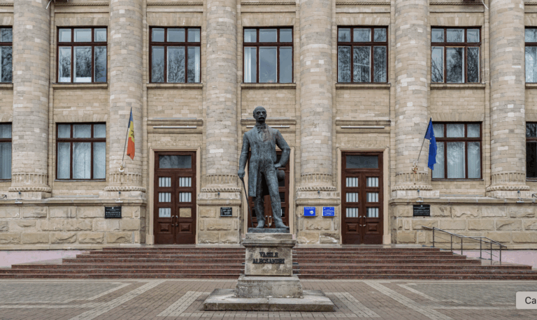 Un milion de pagini din manualele școlare din Republica Moldova și România, digitalizate